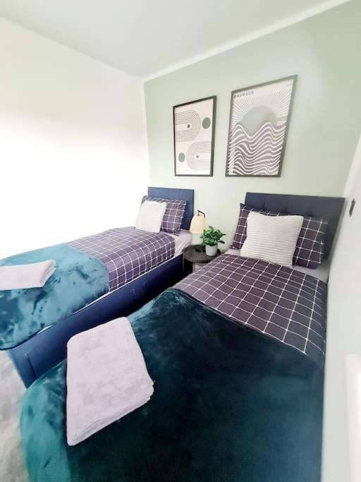 Lovely House With Back Garden - Private Driveway Holiday home